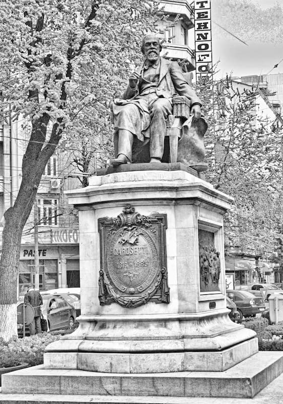 Statuia lui C.A. Rosetti din Piața C.A. Rosetti / București